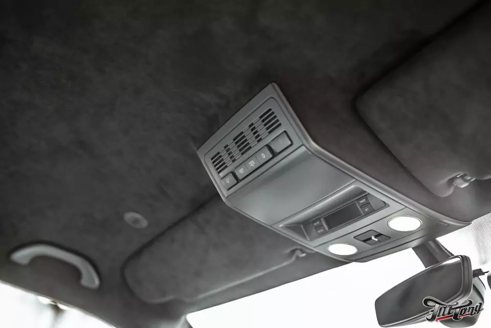 VW Multivan. Комплексная шумоизоляция салона, перетяжка потолка в алькантару с окрасом потолочного пластика и установка дополнительных розеток.